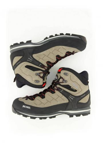 Походные ботинки