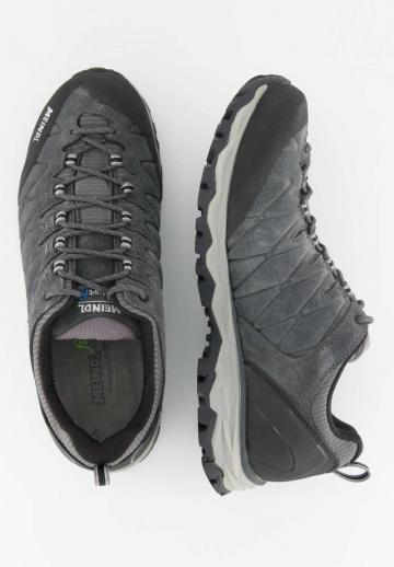 Походные кроссовки