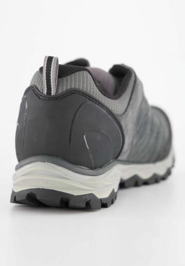 Походные кроссовки