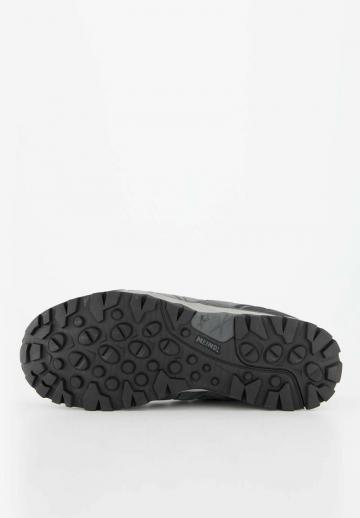 Походные кроссовки