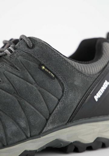 Походные кроссовки