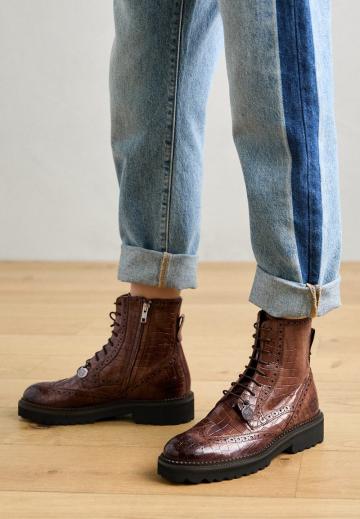 Ботинки на шнуровке
