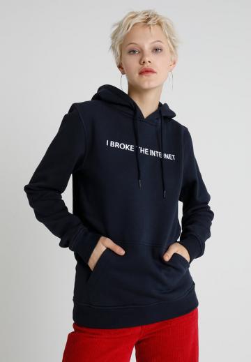 Пуловер с капюшоном