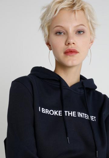 Пуловер с капюшоном