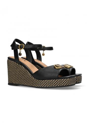 Босоножки на танкетке