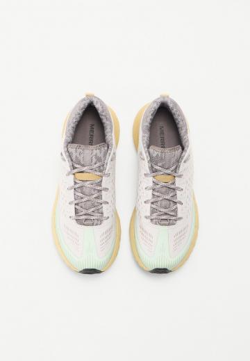 Беговые кроссовки