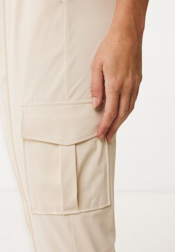 Брюки с накладными карманами