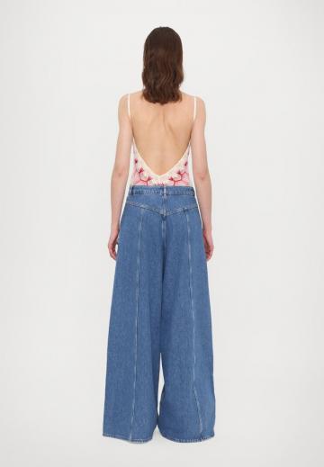 Джинсы бойфренда