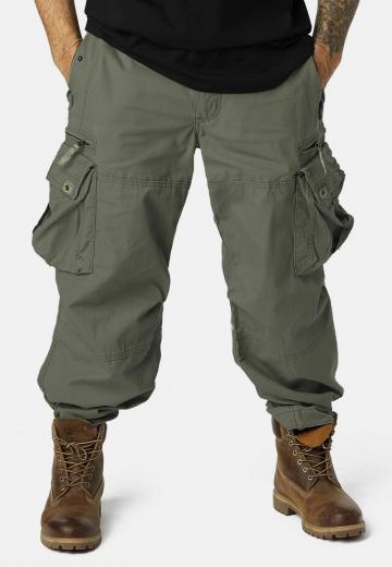 Брюки с накладными карманами