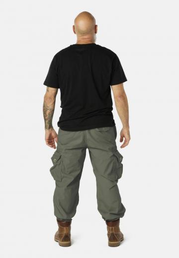 Брюки с накладными карманами