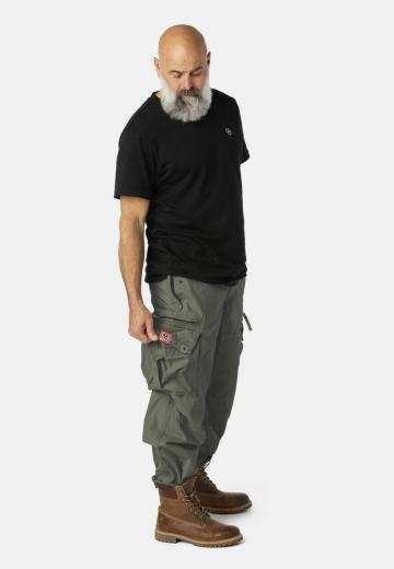 Брюки с накладными карманами