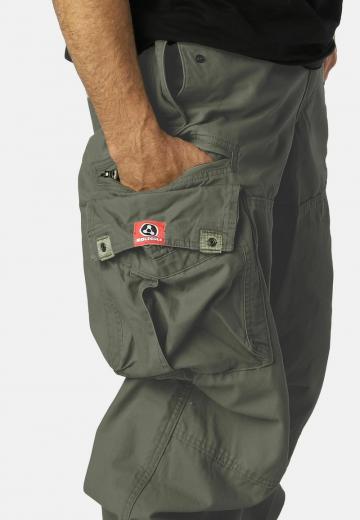 Брюки с накладными карманами