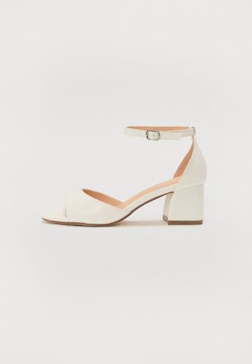 Туфли с ремешком