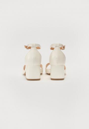 Туфли с ремешком