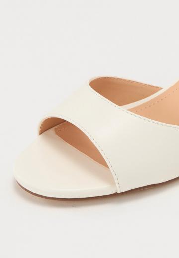 Туфли с ремешком