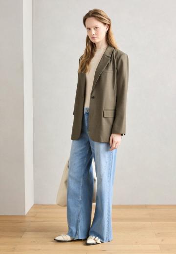 Клешеные джинсы