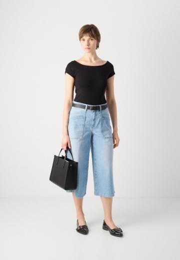 Короткие джинсы