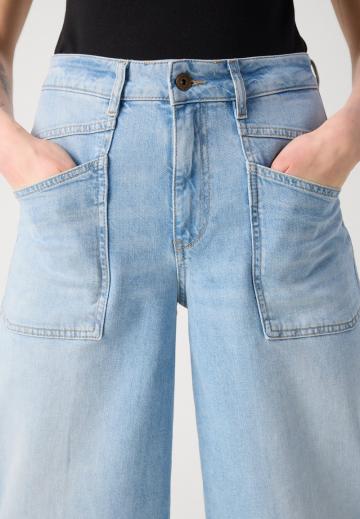 Короткие джинсы