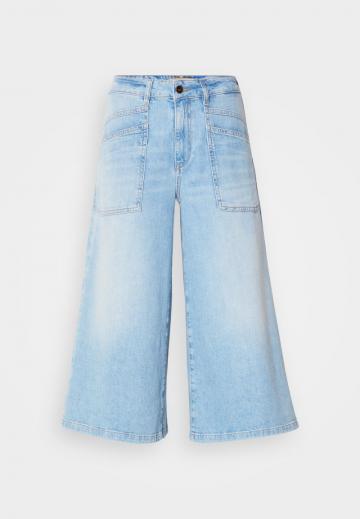 Короткие джинсы