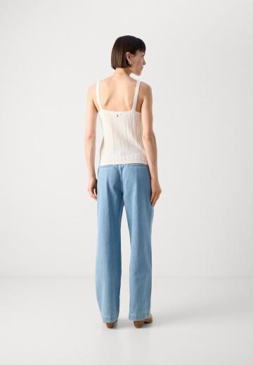 Топ на бретельках