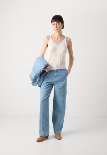 Топ на бретельках