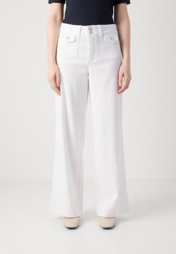 Клешеные джинсы