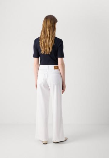 Клешеные джинсы