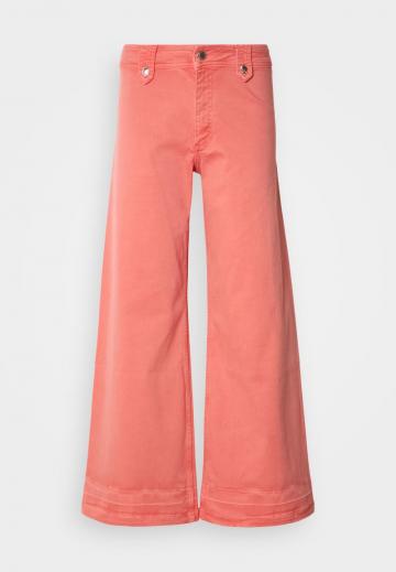 Клешеные джинсы