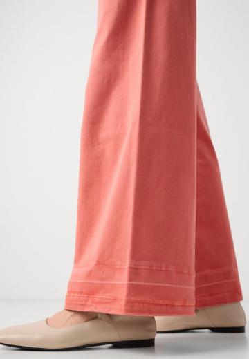 Клешеные джинсы