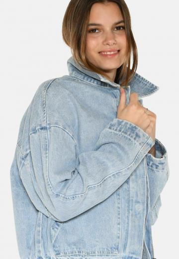 Джинсовая куртка