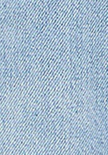 Клешеные джинсы