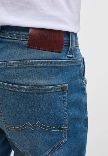 Узкие джинсы