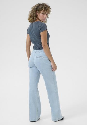 Клешеные джинсы