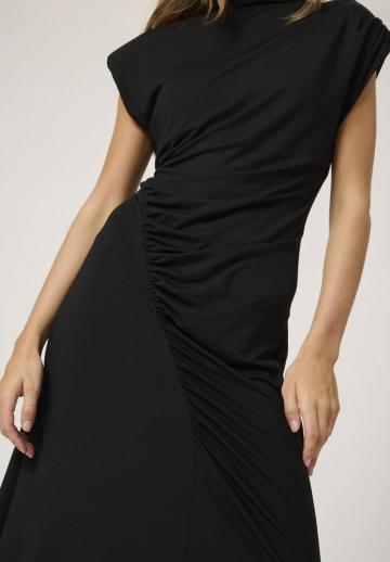 Вязаное платье