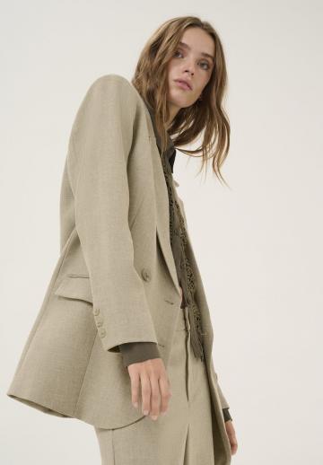 Блейзер с накладными карманами