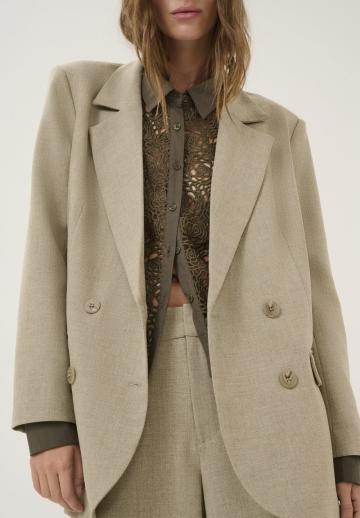 Блейзер с накладными карманами