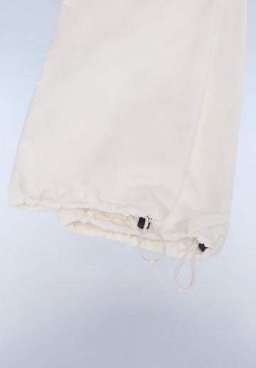 Брюки с накладными карманами