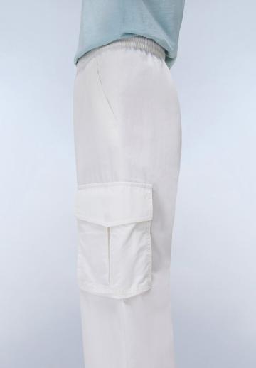 Брюки с накладными карманами