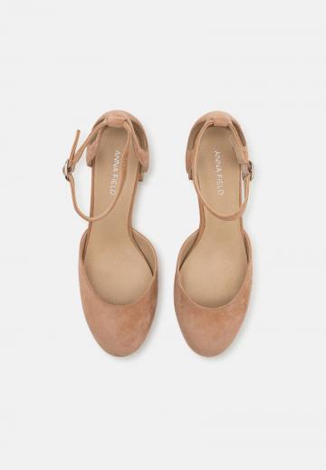 Туфли с ремешком