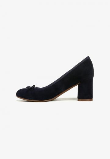 Туфли с высоким носом