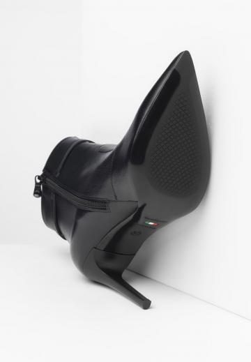 Полусапожки на высоком каблуке