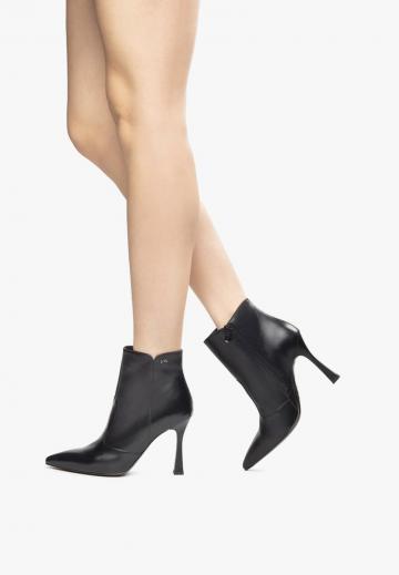 Полусапожки на высоком каблуке