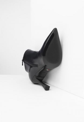 Полусапожки на высоком каблуке