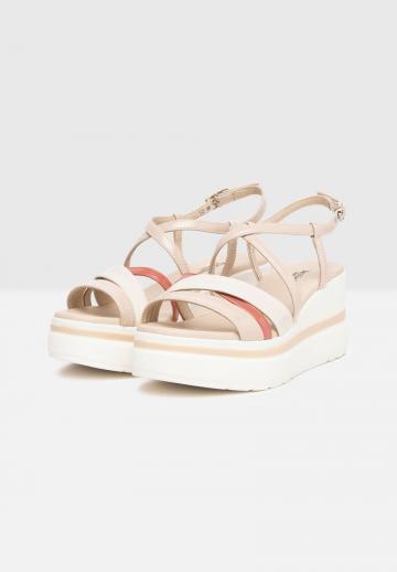 Босоножки на танкетке