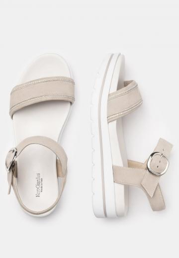 Босоножки на танкетке