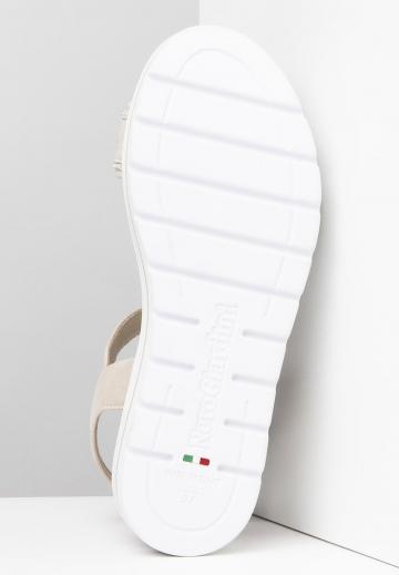 Босоножки на танкетке