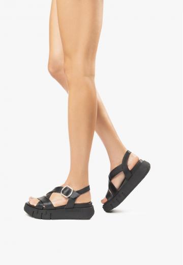 Босоножки на танкетке