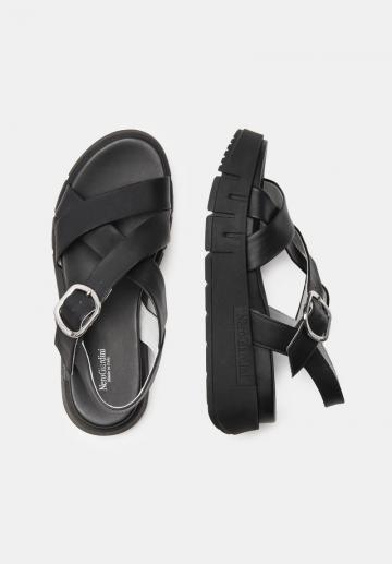 Босоножки на танкетке