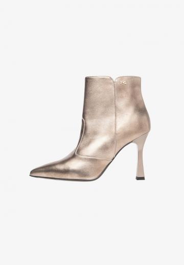 Полусапожки на высоком каблуке