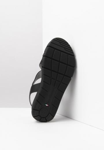 Босоножки на танкетке